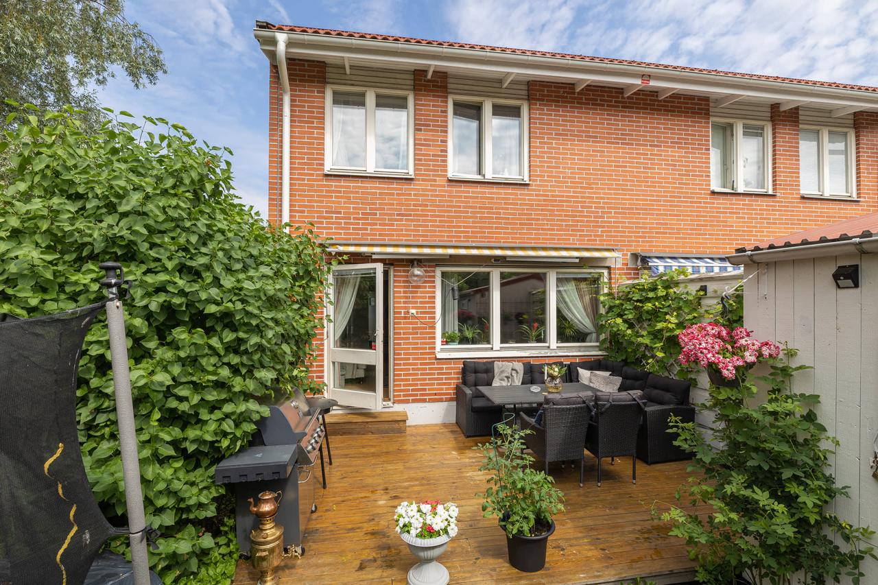 Radhus snart till salu på Huldregränd 2, Rotsunda, Sollentuna – Booli