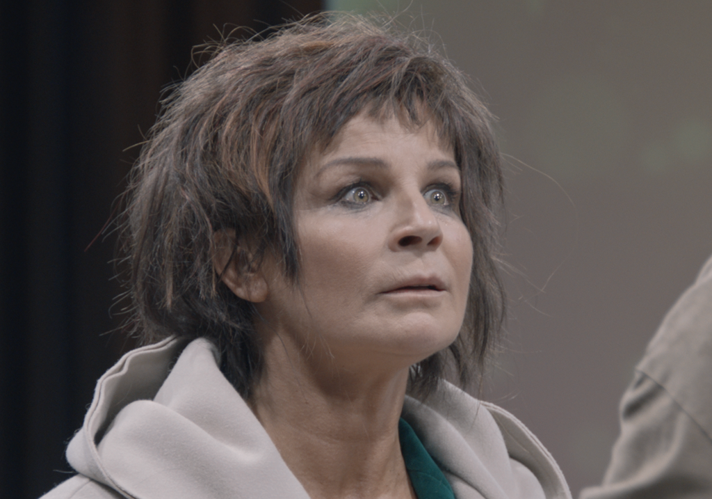 Carola med nyklippt hår