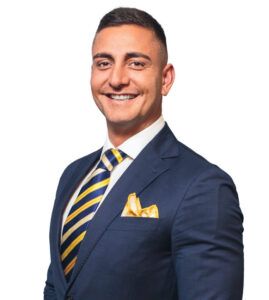 Mäklare Adam Faroumand