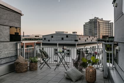 Isbergs gata 8A, Dockan