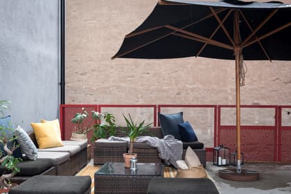 Drottninggatan 8B, Centrum