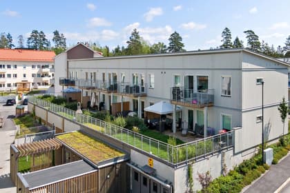 Mässvägen 4E, Riksten