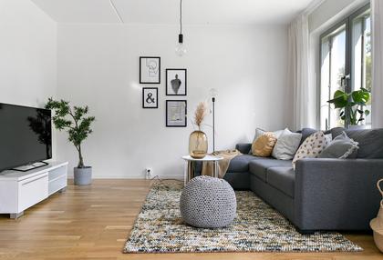 Kansligränd 2, Centralt