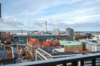 Carlsgatan 7F, Centrum