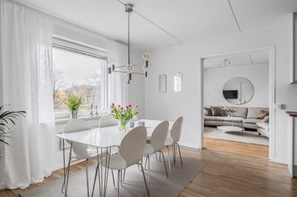 Åkerbyvägen 92, Centrum