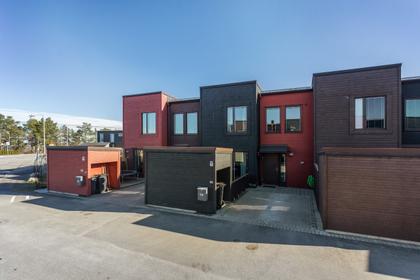 Västfjordsgatan 64, Helenelund