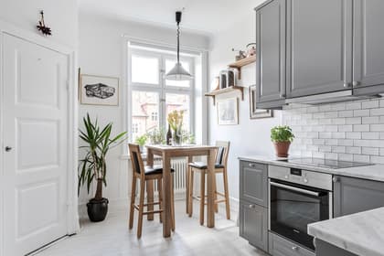 Karl XI-gatan 6, Centrum