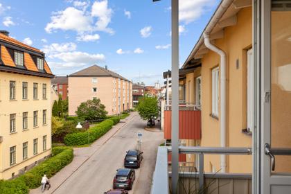Vattengränd 2B, Väster