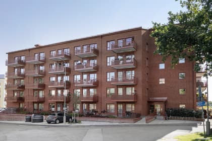 Bildradiogatan 8C, Järnbrott