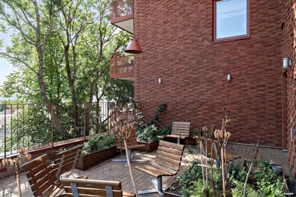 Bildradiogatan 8C, Järnbrott