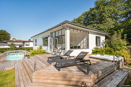 Rosenholmsvägen 16, Centrum