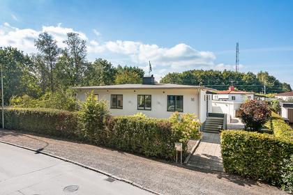 Rosenholmsvägen 16, Centrum