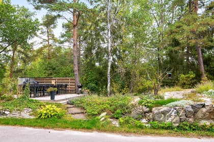 Källängsvägen 83, Näset