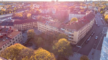 Svandammsvägen 21A, Midsommarkransen