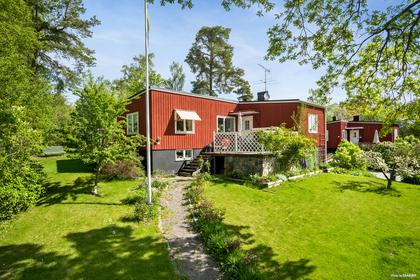Tvärvägen 18