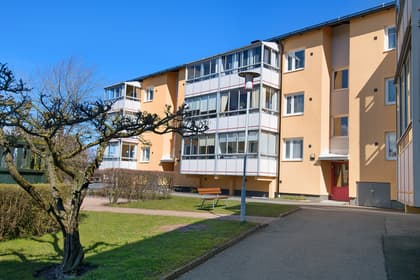 Backgatan 52B, Väster