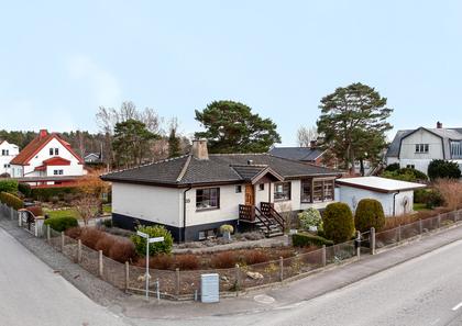 Nybrovägen 35, Köpingebro