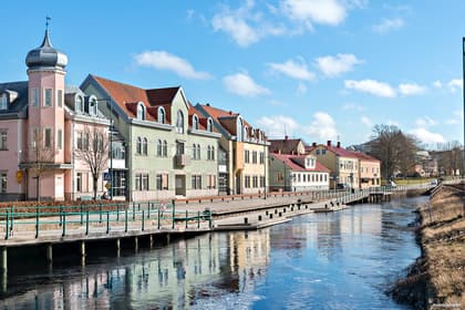 Övre Brunnsvägen 2D, Centrum