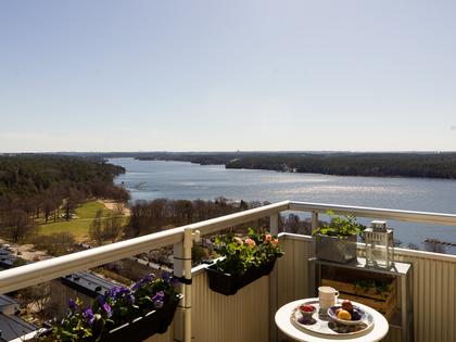 Medsolsbacken 17, Hässelby Strand
