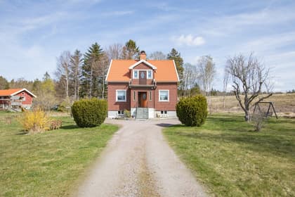 Karebyvägen 350, Kode