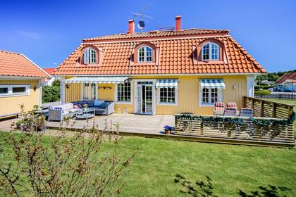 Biskopsgränd 6, Kyrkby