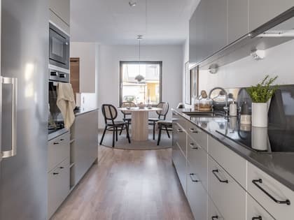 Simborgarvägen 1K, Centrum