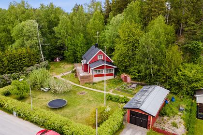 Ängsvägen 1, Centralt