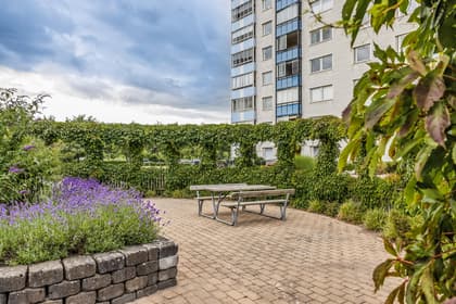 Karolingatan 28, Husie