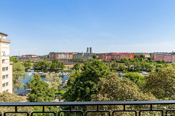 Svarvargatan 8, Stockholm