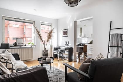 Döbelnsgatan 4, Centrum