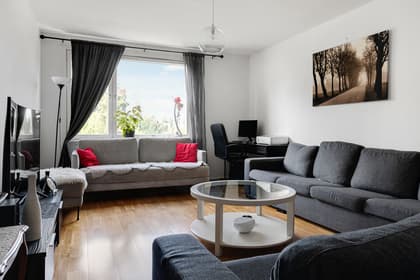 Duvbergsvägen 42, Vårby Gård