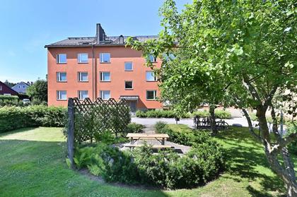 Backvägen 9, Lillgården
