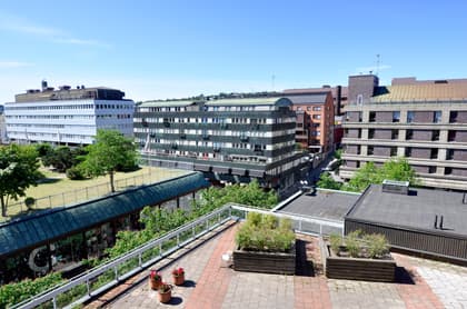 Köpmangatan 7, Centralt