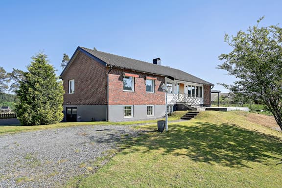 Locköfallsvägen 17, Mark