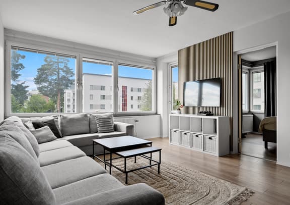 Holmvägen 15, Upplands Väsby