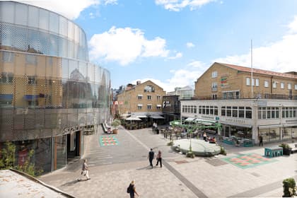 Smedsgränd 4, Centrum