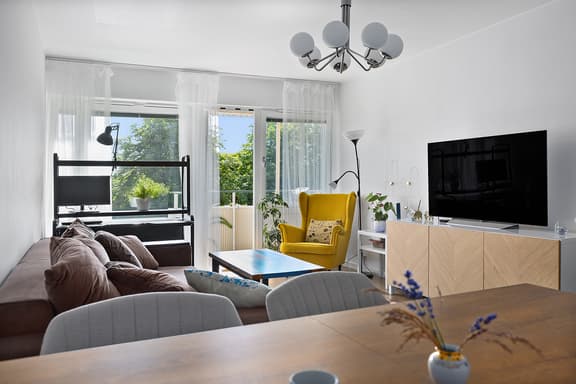 Midgårdsvägen 8, Täby