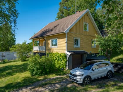 Sandavägen 11, Odenslunda