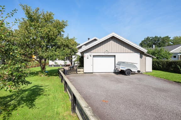 Bergkullavägen 1, Mark