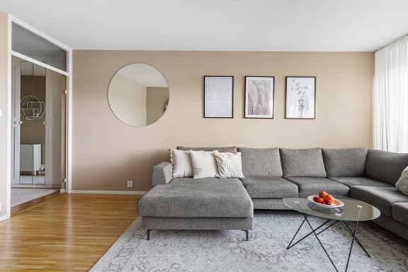 Holmvägen 21, Upplands Väsby