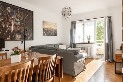 Vävaregatan 12B, Väster