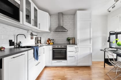 Nykarlebygatan 33, Akalla