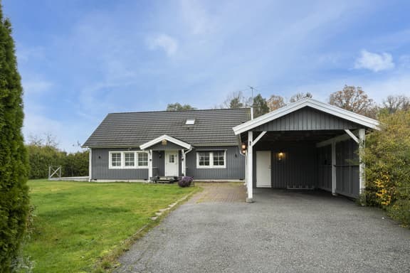 Almvägen 4, Upplands Väsby