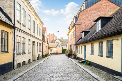 Lilla Tomegatan 6, Centrum