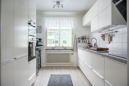 Surbrunnsvägen 6A, Regementsområdet