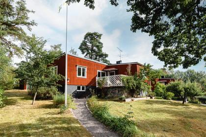 Tvärvägen 18, Höjdhagen