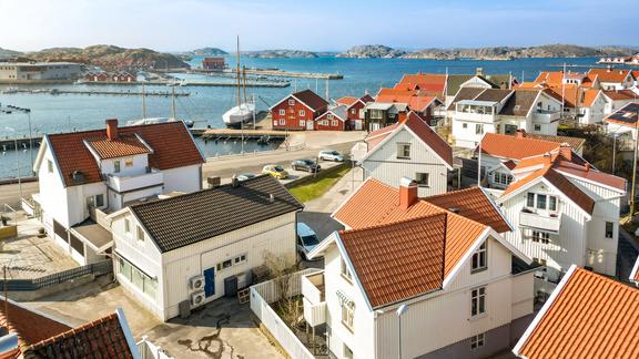 Postvägen 25, Tjörn