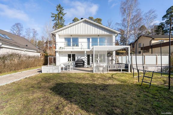 Skarpängsvägen 26, Täby