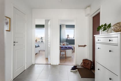 Hallasvängen 11A, Sydkusten