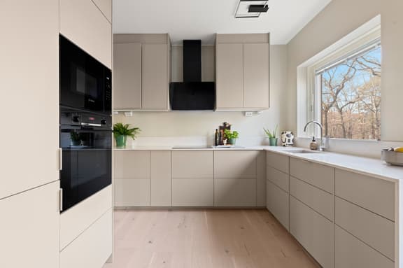 Råsundavägen 100, Solna